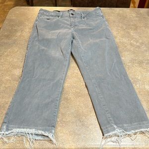 Women’s NYDJ gray Jean capris size 8 inseam measures about 22”